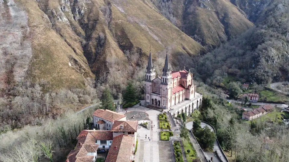 De basiliek van Covadonga.