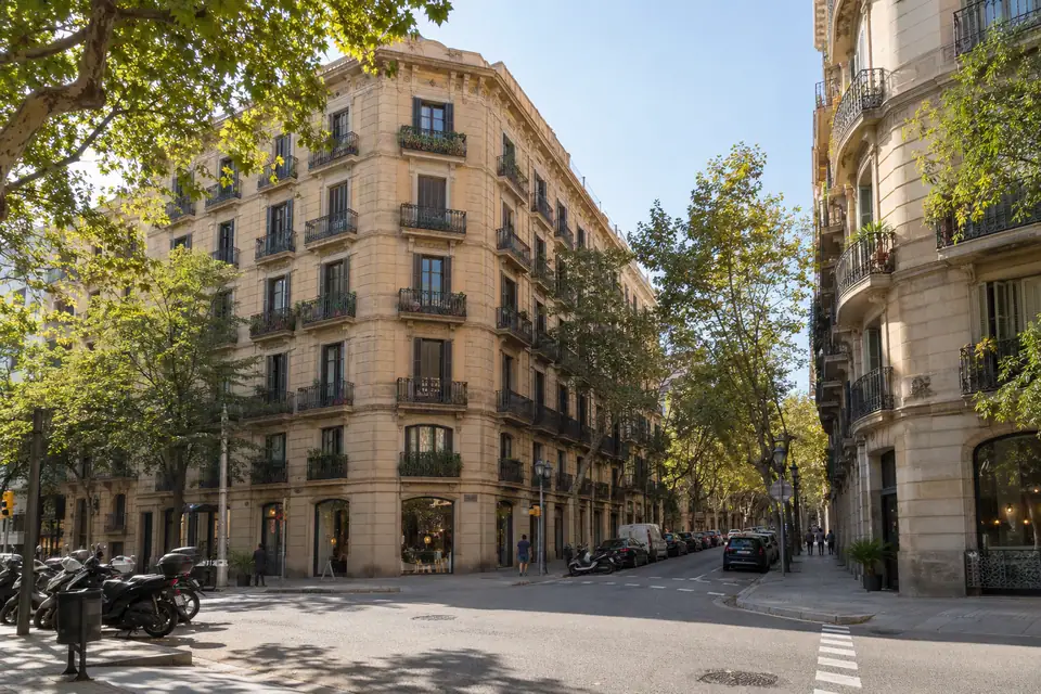 Afgeschuinde straathoeken in de Eixample