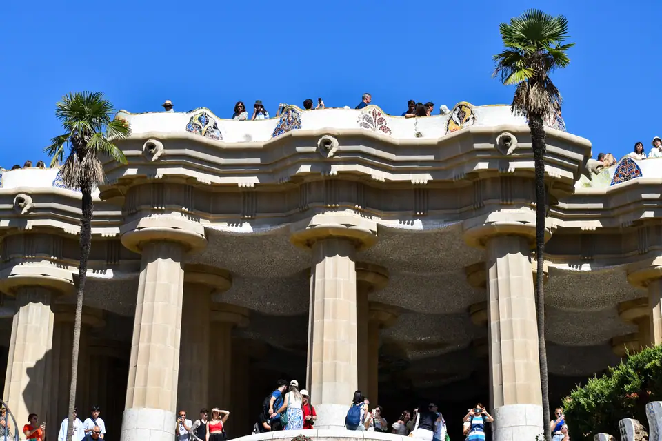 Het terras van Park Güell in Barcelona.