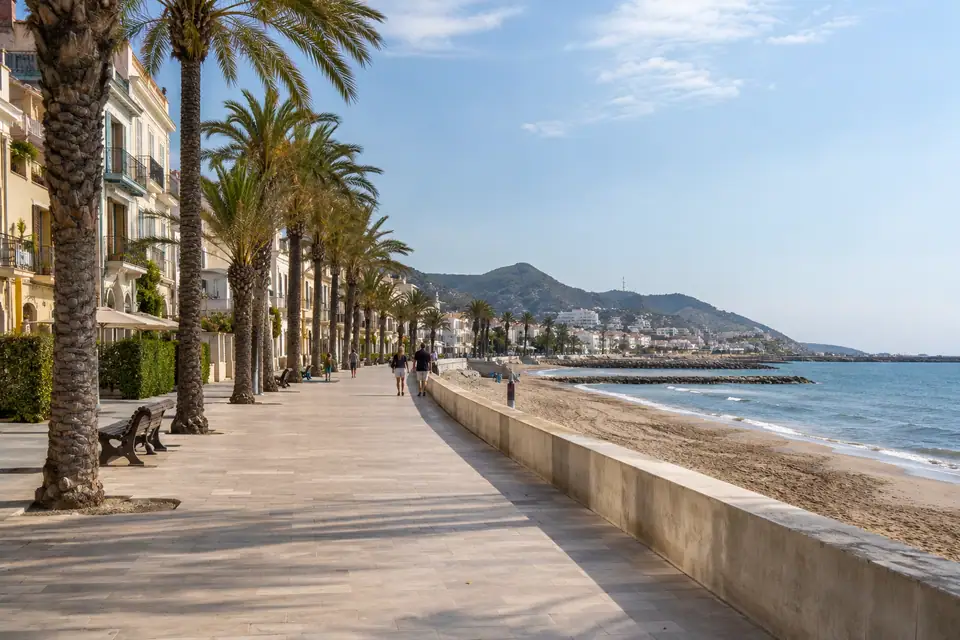 De strandboulevard van Sitges
