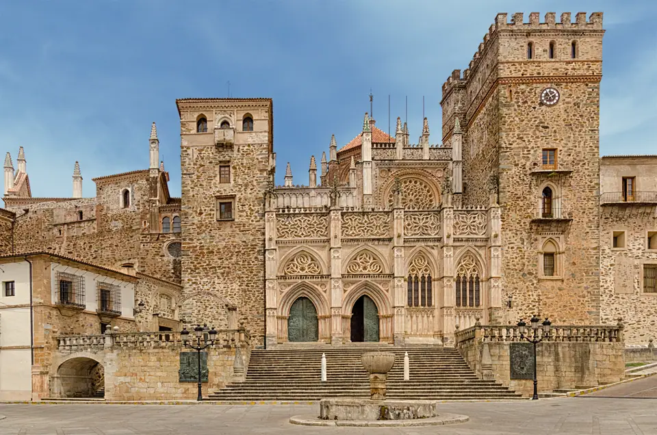 Het koninklijk klooster van Santa María de Guadalupe in Spanje.