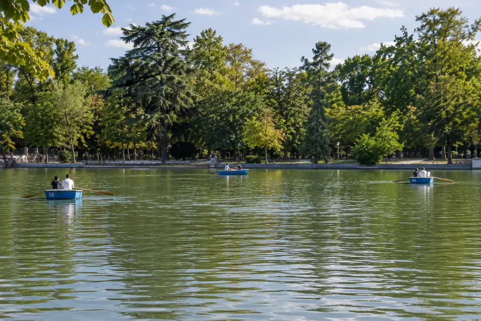 Roeibootjes op de vijver van het Retiro