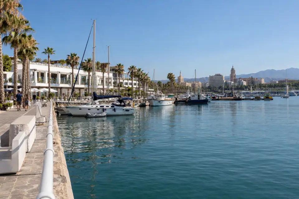 Wandelen langs de haven van Málaga