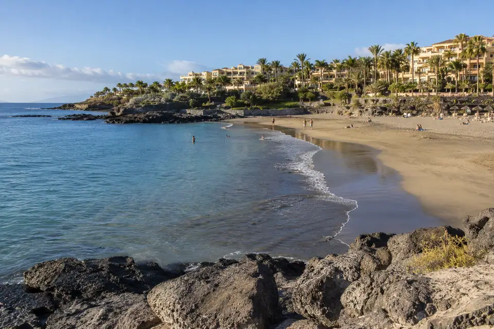Een beschutte strandbaai in Costa Adeje