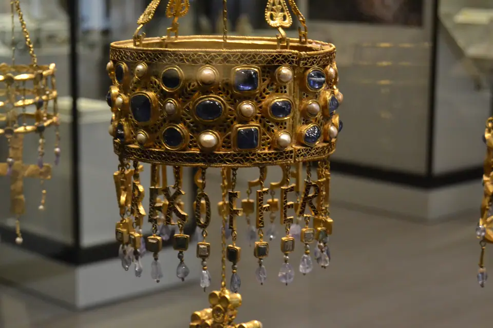 De votiefkroon van Recceswinth in het Museo Arqueológico Nacional in Madrid.