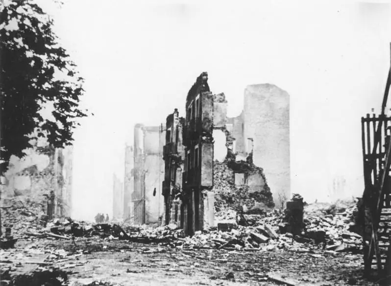De verwoeste bebouwing van Guernica in 1937. Archiefbeeld uit het Bundesarchiv.