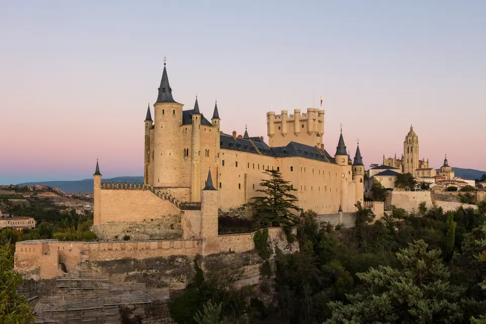 Het Alcázar van Segovia, gefotografeerd in 2017. Erfgoedbeeld bij het koninkrijk Castilië.