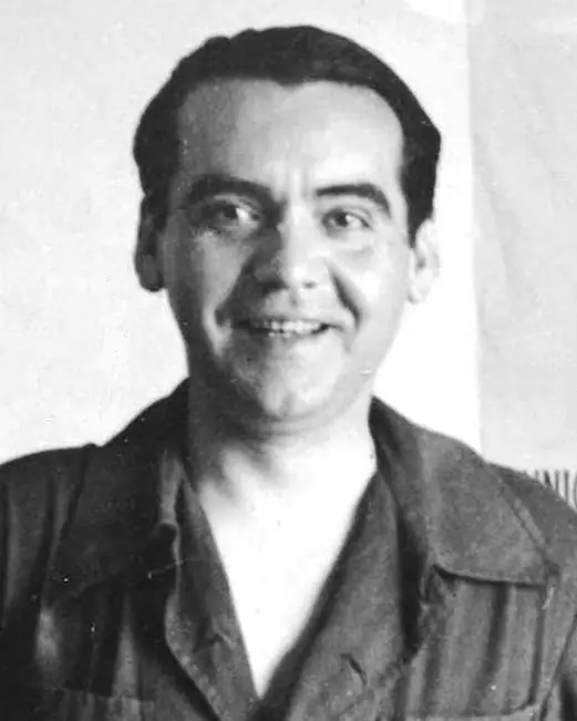 Federico García Lorca bij de Huerta de San Vicente in Granada, 1932. Historisch portret.